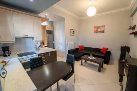 Modern & Lovely Apartment Downtown Near Acropolis, Atenas