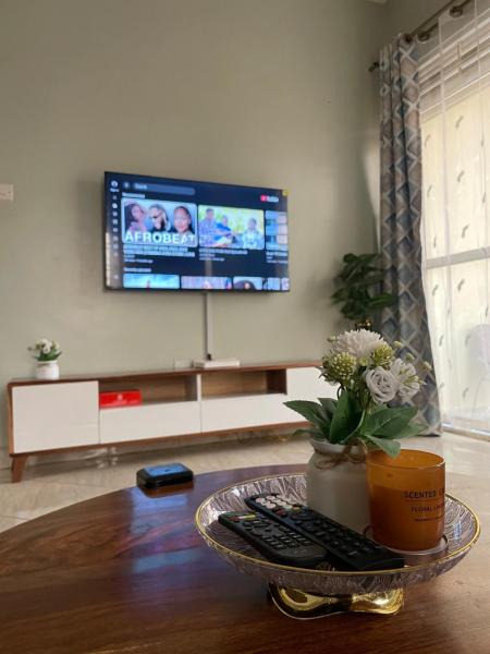 A la foto es mostra l'objecte A-grade cozy living situat a la ciutat de Buwate.