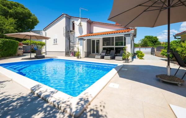 Na zdjęciu widoczny jest obiekt Holiday Home Kacana V położony w mieście Vodnjan.