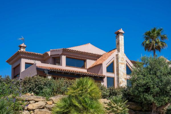 Na zdjęciu widoczny jest obiekt Luxe Alcaidesa Villa By the Sea położony w mieście La Alcaidesa.