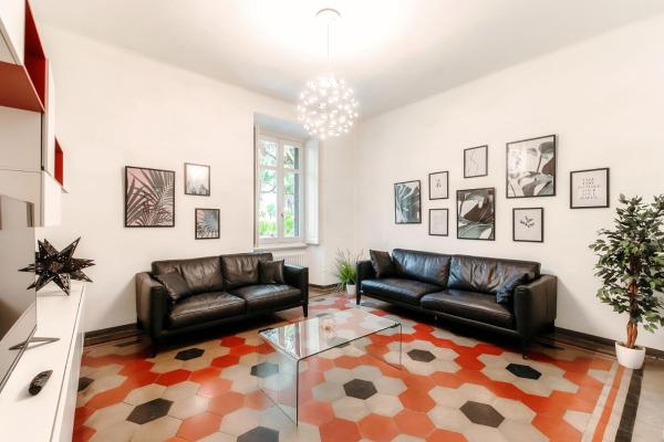 写真にはコモ市にあるCedro Apartment by Quokka 360 - Charming Historic Apartment In Comoが写っています。