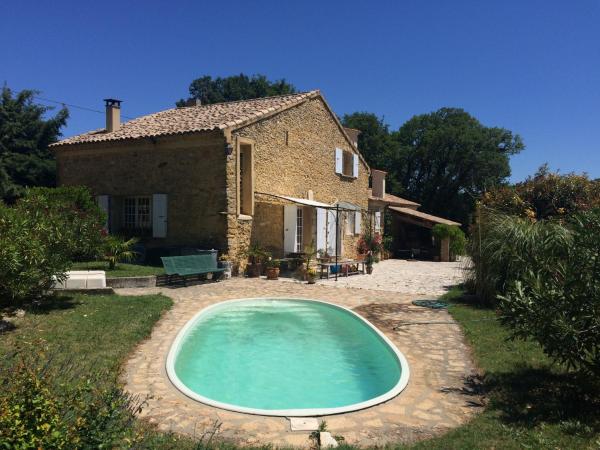 A la foto es mostra l'objecte Maison de caractère situat a la ciutat de Larnas.