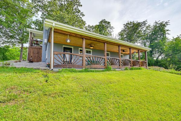 A la foto es mostra l'objecte 6 Mi to Lake Liberty Pet-Friendly Home with Yard situat a la ciutat de Liberty.