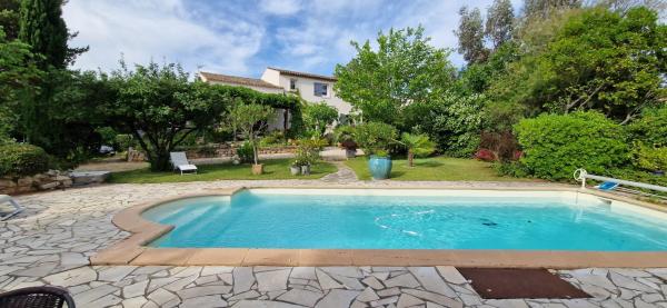 På billedet ses objektet Beautiful air-conditioned villa 10 m Aix beliggende i byen Éguilles.