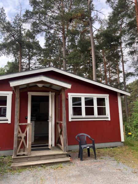 照片显示了位于Enköping市的Bredsands camping och bad- Bredsandsstugor物件。
