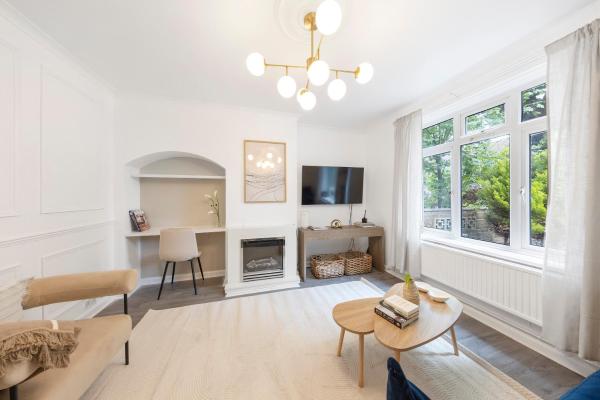 På bildet vises objektet Modern 2-Bedroom Home in Bromley som ligger i byen Bromley.