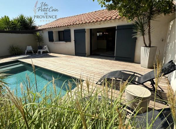 A la foto es mostra l'objecte Un Petit Coin de Provence - Istres - Maison Contemporaine Avec Piscine Privée Chauffée, Entre Plages Et Provence, Borne 11 kW situat a la ciutat de Istres.
