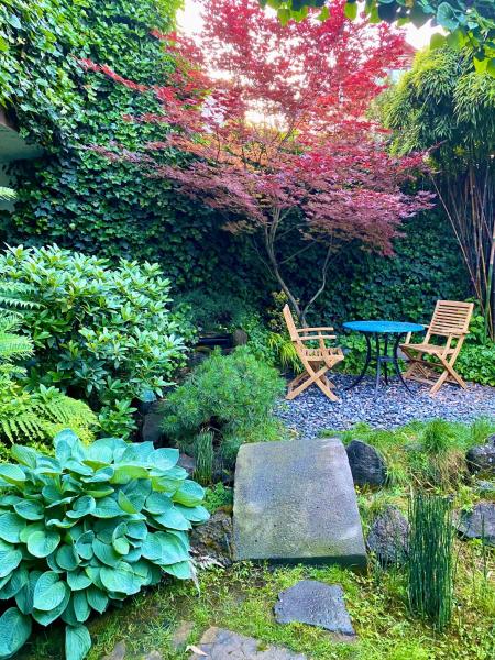 Op de foto is het object The Zodiac Garden Hotel te zien, gelegen in de stad Mtscheta.