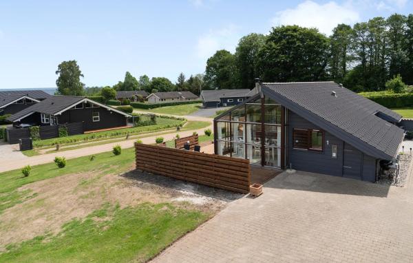 A la foto es mostra l'objecte Amazing Home In Sjølund With Wifi situat a la ciutat de Sjølund.