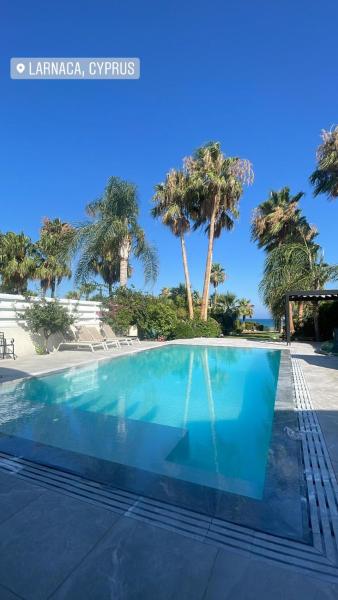 Front Line Luxury Beach House 5 Bedroom - Zypern
