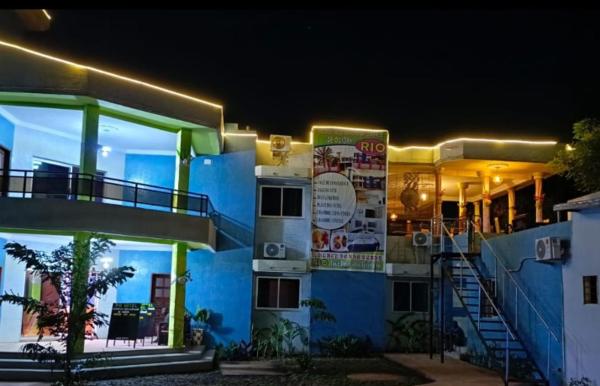 Na fotografii je vidět objekt Hôtel RIO Ouidah nacházející se ve městě Kika.