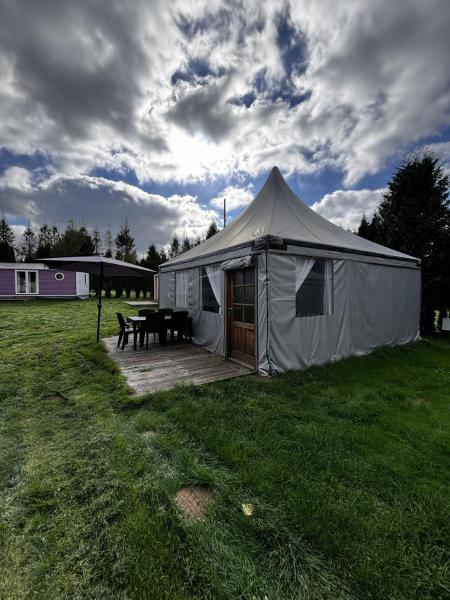 A la foto es mostra l'objecte Camping 2000 - Glamourtent situat a la ciutat de Osečná.