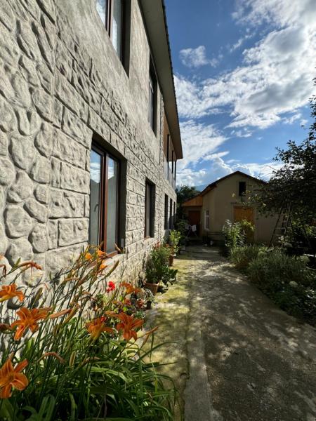Auf dem Foto ist das Objekt Guest house-Lile in der Stadt Naki zu sehen.