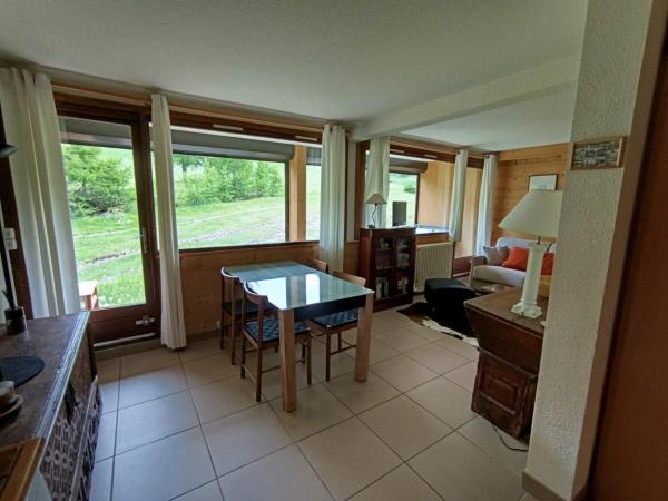 Na fotografii je vidět objekt Appartement 6 pers. - Accès direct pistes - Terrasse ensoleillée - Classé 2* - FR-1-445-10 nacházející se ve městě Cervières.
