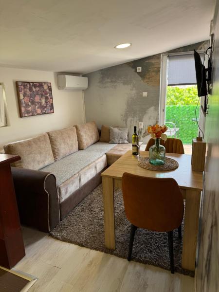 A la foto es mostra l'objecte Apartment viva Jelena situat a la ciutat de Budva.