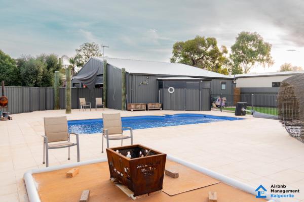 A la foto es mostra l'objecte Luxury Desert Paradise situat a la ciutat de Coolgardie.