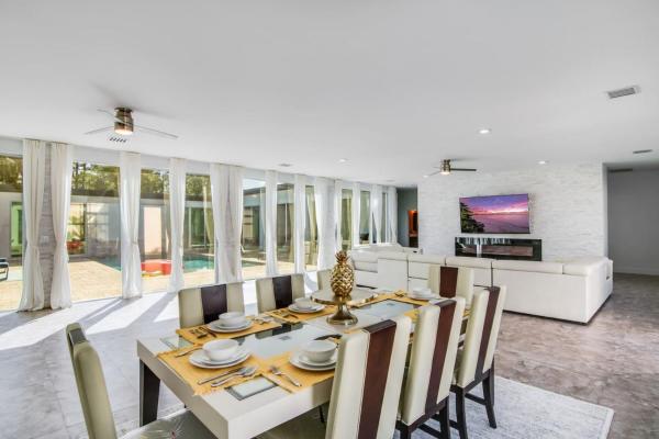 Huge Family Retreat W/ Heated Pool & Games - Lion Country Safari, Loxahatchee