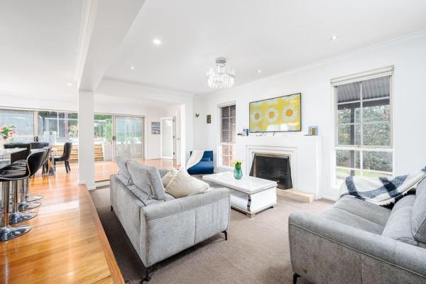 A la foto es mostra l'objecte Tranquil Large Retreat with Alfresco and Pool situat a la ciutat de Doncaster East.