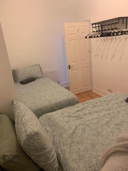 Foto 9: Spacious, Modern 3BR House, LFC, Free Parking