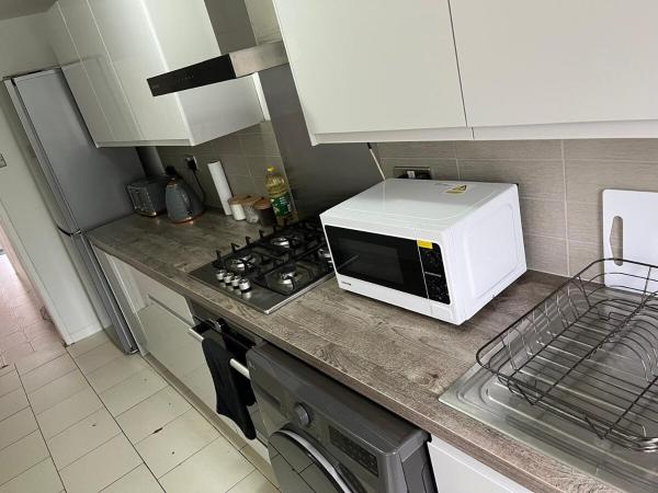 Foto 7: Spacious, Modern 3BR House, LFC, Free Parking