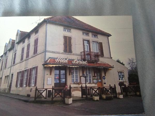 På bildet vises objektet hotel Loriot som ligger i byen Flée.
