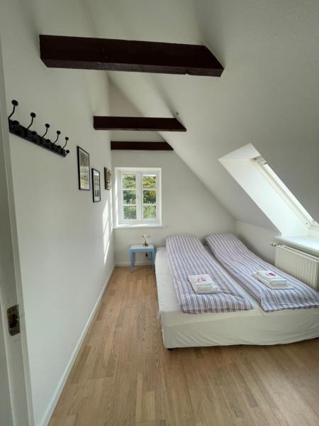 A la foto es mostra l'objecte Slusehuset situat a la ciutat de Hvide Sande.