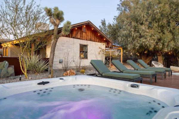 Na fotografii je vidět objekt Rancho Morongo - A Luxury Joshua Tree Homestead nacházející se ve městě Morongo Valley.
