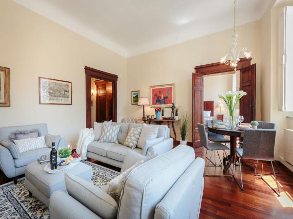 Auf dem Foto ist das Objekt Apartment in Lucca with Piazza Views in der Stadt Lucca zu sehen.