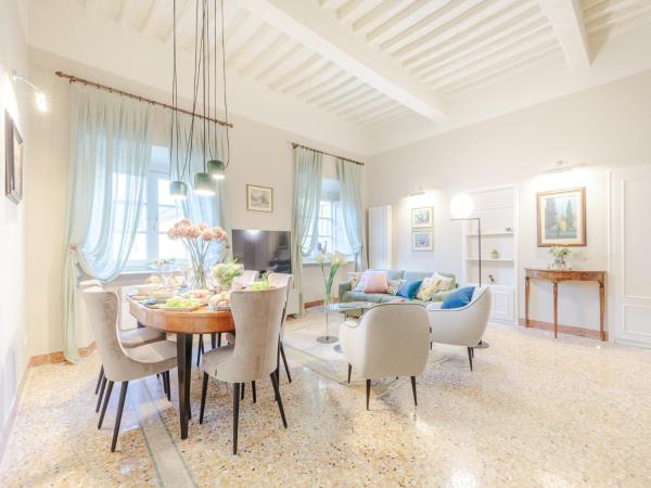 Auf dem Foto ist das Objekt Apartment in Lucca within Palazzo Arnolfini in der Stadt Lucca zu sehen.