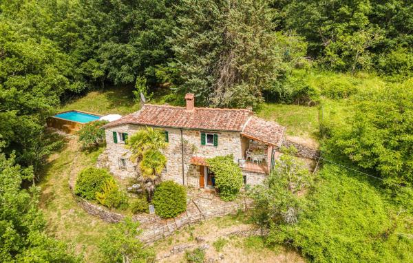 На фото показан объект Awesome Home In Castelnuovo Val Di Cec, расположенный в городе Anqua.