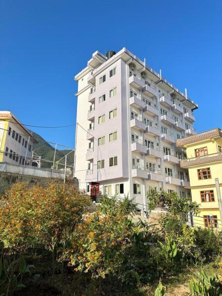 Στη φωτογραφία φαίνεται το αντικείμενο Sri Aurobindo Yoga Mandir που βρίσκεται στην πόλη Dahachok.