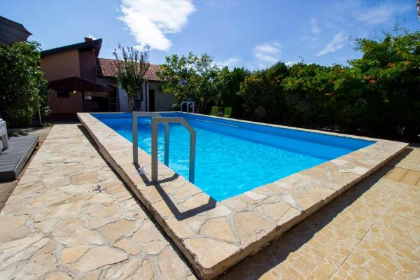 På billedet ses objektet Riverside Pearl house by the river and swimming pool beliggende i byen Do.