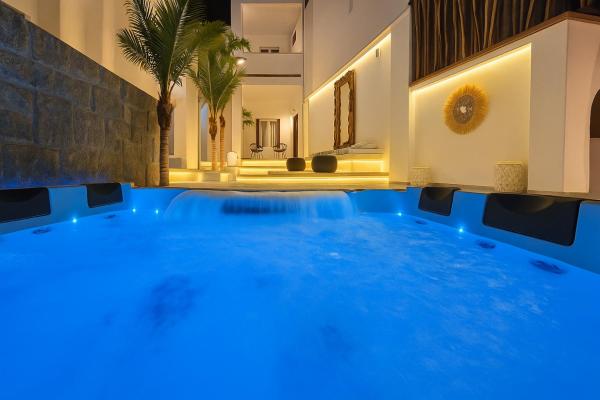 Na fotografii je vidět objekt Mykonos Double Luxury Mini Suites-With External Hot spa Adults only nacházející se ve městě Ano Mera.