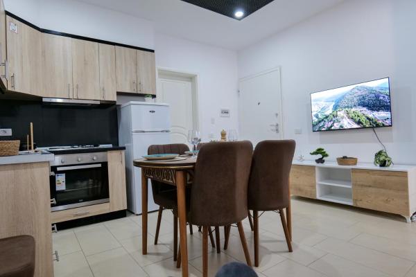 A la foto es mostra l'objecte Cactus Apartment situat a la ciutat de Golem.