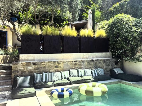 A la foto es mostra l'objecte CaBaNa 52 La Suite troglodyte Proche Lourmarin situat a la ciutat de Cadenet.