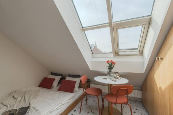 NEW! Mini-designer rooftop AC & Garden, Castle!, Praga