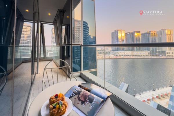 A la foto es mostra l'objecte Cozy Meets Classy l 1BR Balcony with Canal View l Trendy Downtown situat a la ciutat de Dubai.