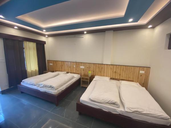 A la foto es mostra l'objecte Hotel Kailash situat a la ciutat de Harsil.