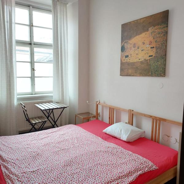 3 min Walk Old Town Center private room B, Prague