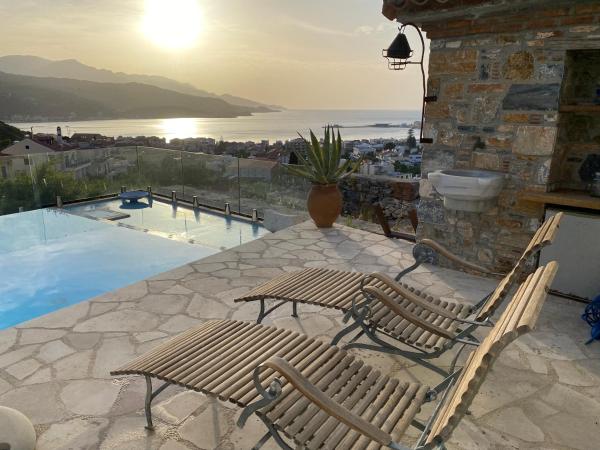 Auf dem Foto ist das Objekt A panoramic Aegean Hideaway with pool in Ano Vathi, Samos in der Stadt Vathý zu sehen.