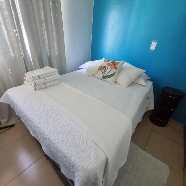 The photo shows the Apartamento completo com Wi-Fi, garagem em condomínio - Ideal para estadias tranquilas located in the city of Papuda.
