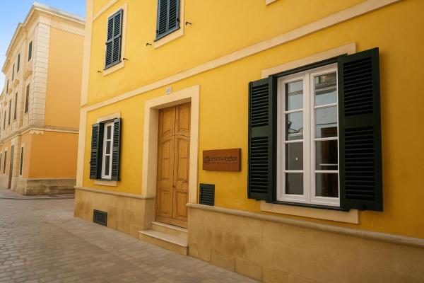 A la foto es mostra l'objecte Es Mirador Boutique Hotel situat a la ciutat de Ciutadella.