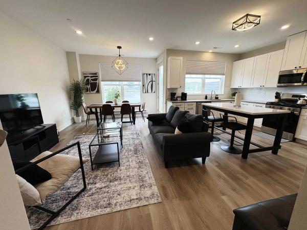 Στη φωτογραφία φαίνεται το αντικείμενο Warrenville Retreat 4BR 3 Bath Townhouse - WV2 που βρίσκεται στην πόλη Warrenville.