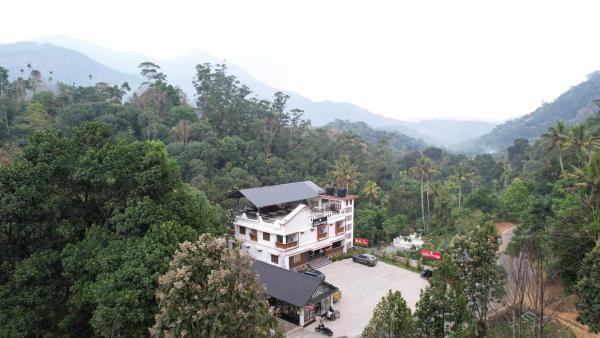 Nella foto è visibile l'oggetto Elenji Merry Woods Resort, Munnar, ##SWIMMING POOL## situato nella città di Munnar.