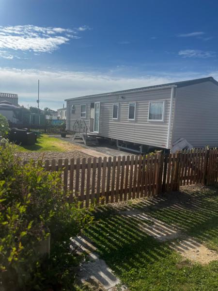 Na fotografii je vidět objekt 166 unity beach central location sleeps 8 pet friendly caravan nacházející se ve městě Brean.