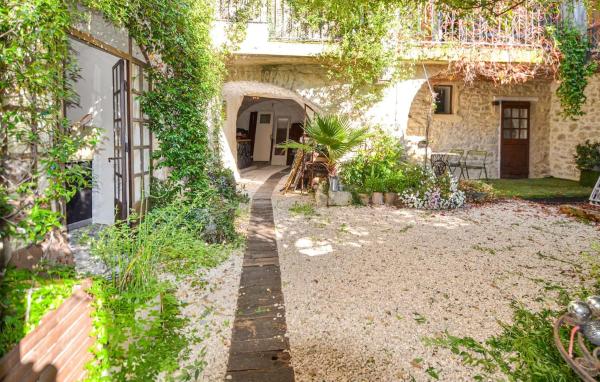 Na foto é possível ver o objeto Beautiful apartment near Uzes localizado na cidade de Fons-sur-Lussan.