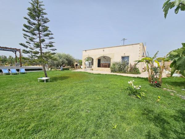 照片显示了位于Es Somaa市的Dar Nawara 3bedroom Villa with pool and amazing garden物件。