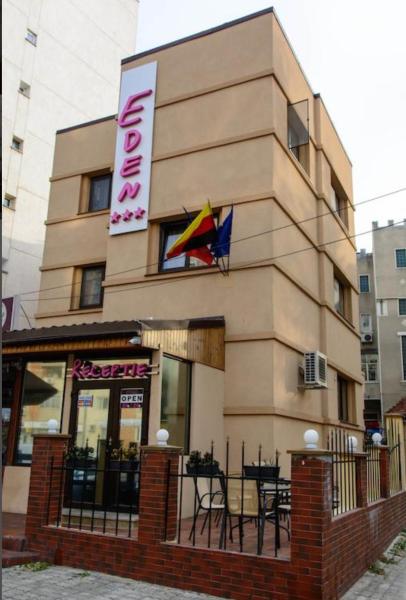 A la foto es mostra l'objecte Eden Boutique situat a la ciutat de Bucarest.