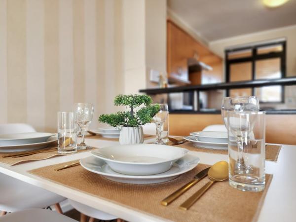 Zdjęcie 6: Walkable, pools, park and great for families