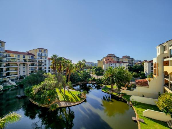 Zdjęcie 1: Walkable, pools, park and great for families